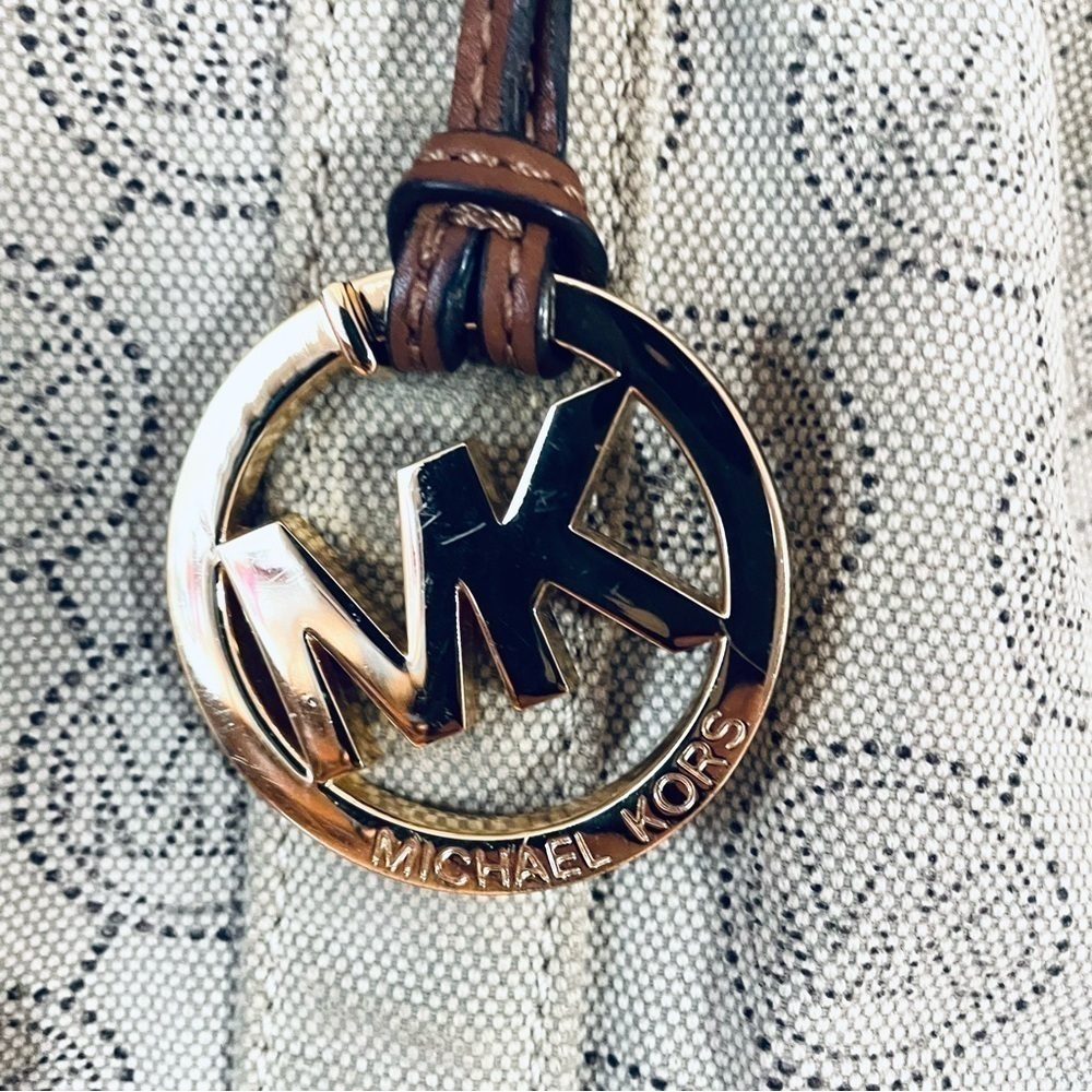 Original Michael Kors Canvas Large Tote Bag – Stylish & Functional! 👜✨ - Picture 4 of 9